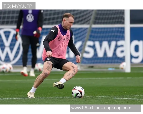 德国足球队服T恤的魅力与时尚搭配指南让你成为球场焦点